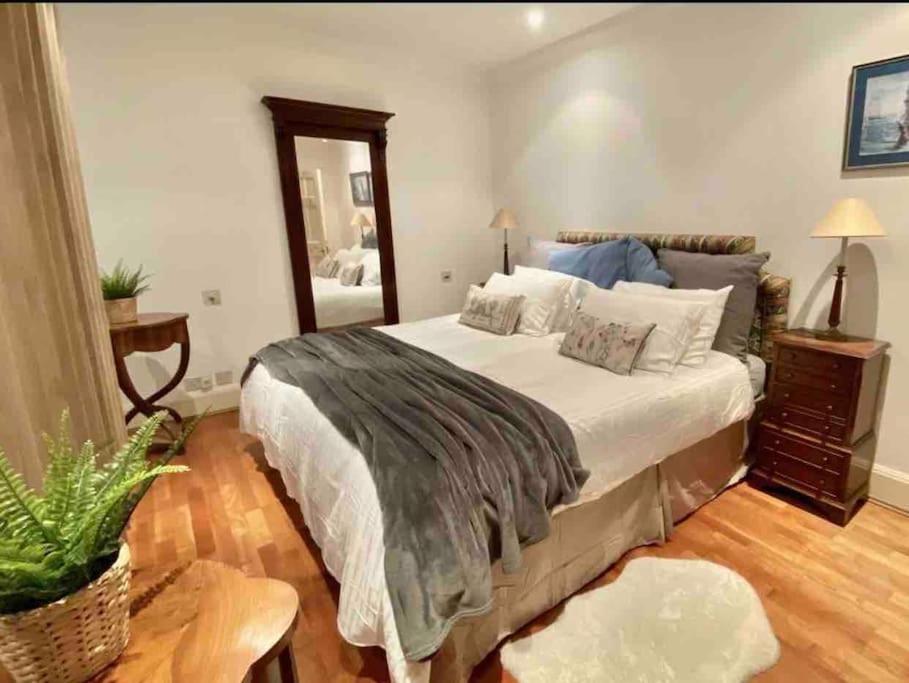 Spacious Flat In The Most Desirable Area Of London Londres Exterior foto