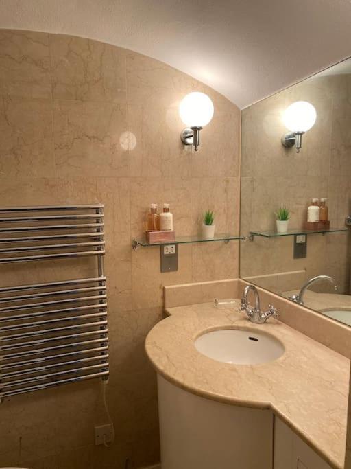 Spacious Flat In The Most Desirable Area Of London Londres Exterior foto
