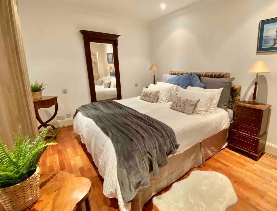 Spacious Flat In The Most Desirable Area Of London Londres Exterior foto